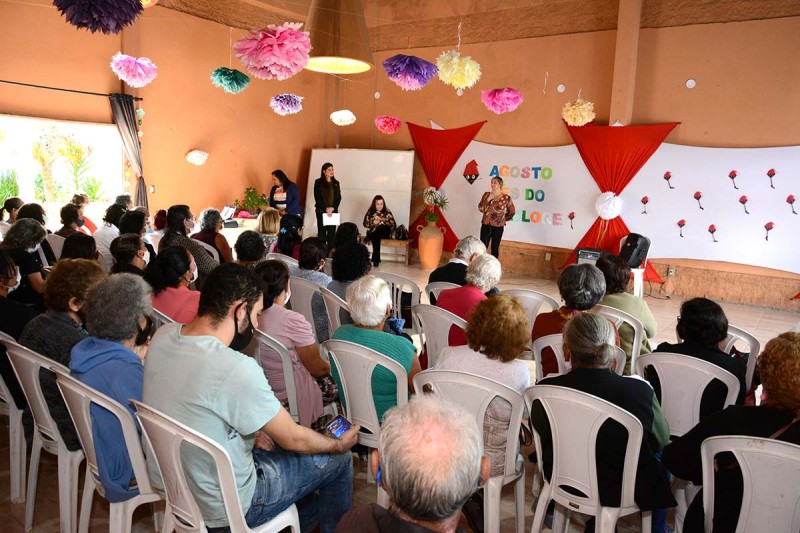 Centro de Convivência do Idoso realiza tarde cultural em comemoração ao Dia do Folclore