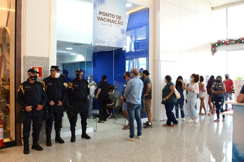 Quinta-feira tem vacinação com 3ª e 4ª dose no Boulevard Shopping
