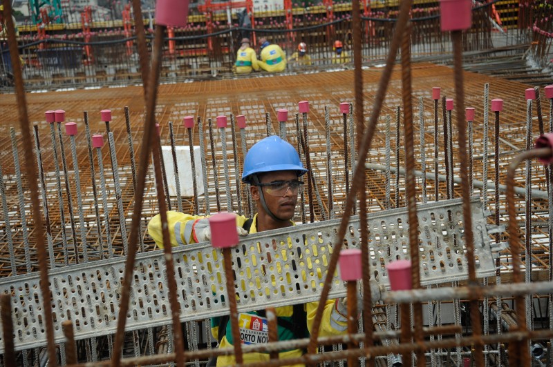 Custo da construção desacelera e sobe 0,33% em agosto