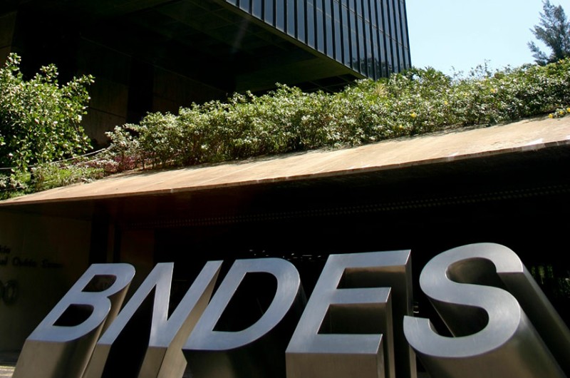 Projeto proíbe bancos federais de emprestar a governos estrangeiros