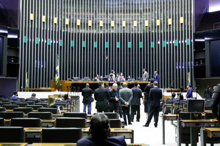 Câmara analisa MP que autoriza uso de fundo garantidor no Casa Verde e Amarela; acompanhe