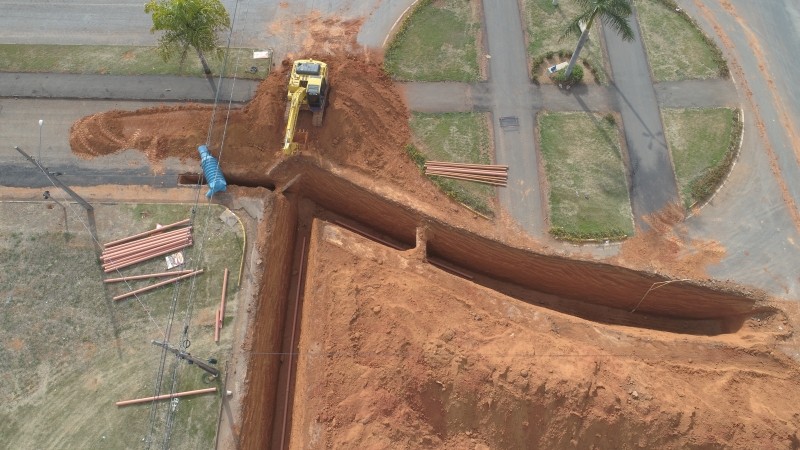 Escavações profundas na rede de esgoto garantem mais qualidade aos luverdenses