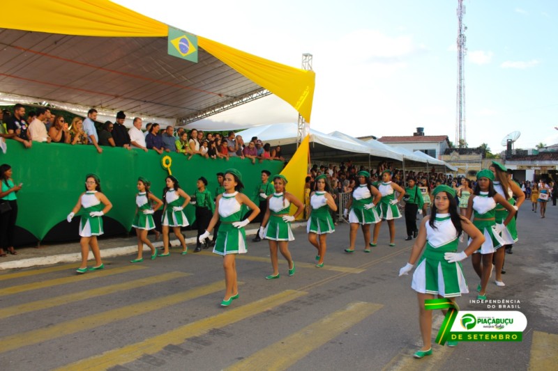 Desfile Cívico abrilhanta a Comemoração dos 200 anos da Independência do Brasil, neste 7 de setembro