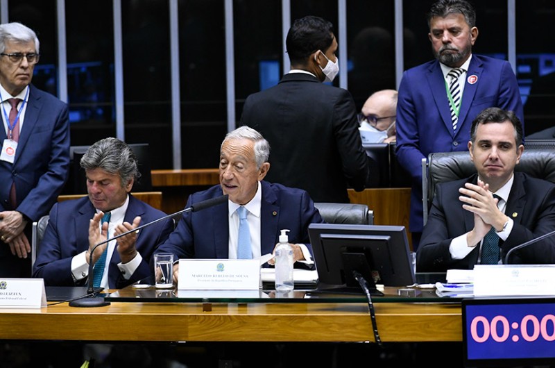 Presidente de Portugal deseja que o Brasil siga livre e democrático