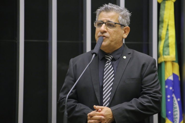 Projeto torna gratuito exame laboratorial de doenças que acometem os cavalos