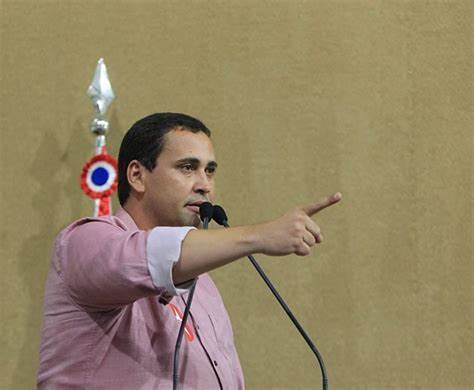 “Bahia não vai voltar às trevas”, diz Éden Valadares.