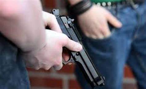 247: Armas liberadas por Bolsonaro estão sendo usadas por traficantes de drogas e pelo crime organizado.