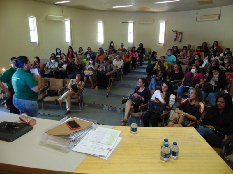 Secretaria Municipal de Educação define lista dos livros didáticos para 2023