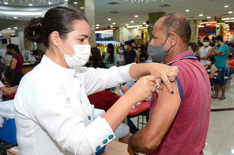 Vitória da Conquista registra queda significativa em transmissão, óbitos e internamentos por Covid-19