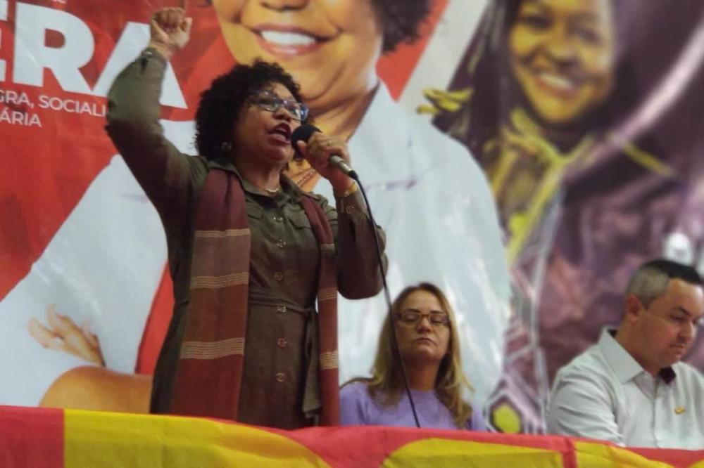 Vera Lúcia (PSTU) promete combate à fome e à miséria e um Brasil socialista e revolucionário.