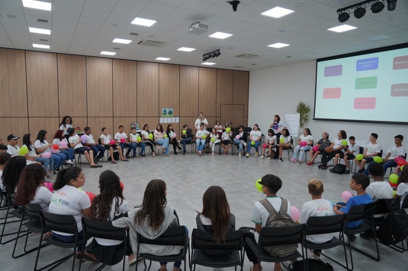 Alunos do programa Cooperativas Escolares participam de ação para compor conselhos