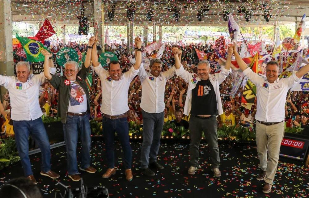 Coordenação de campanha do PT, divulga locais de votação.