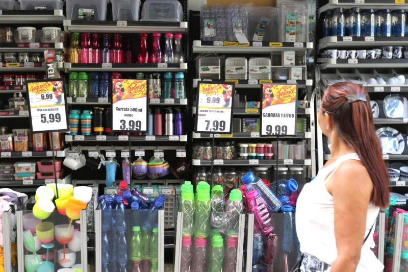 Confiança do comércio sobe pelo segundo mês consecutivo