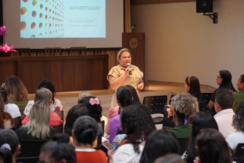 Práticas bem-sucedidas na educação luverdense são apresentadas em seminário
