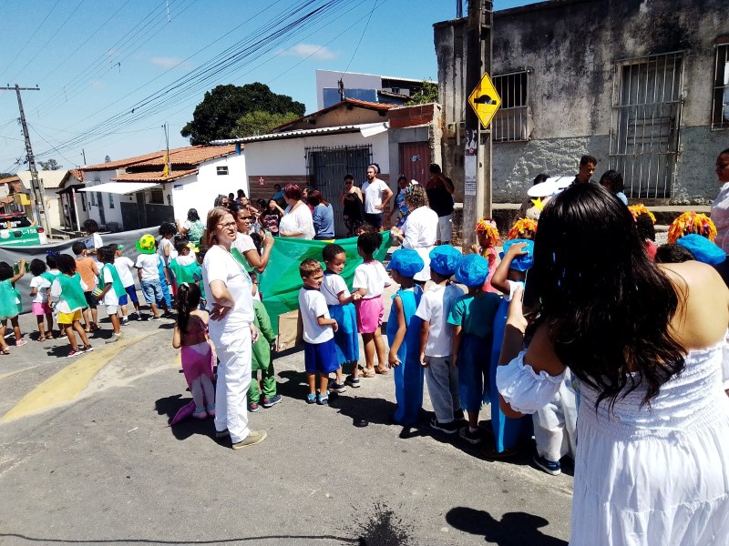 Centro Municipal de Educação Infantil Tia Zaza promove desfile da primavera
