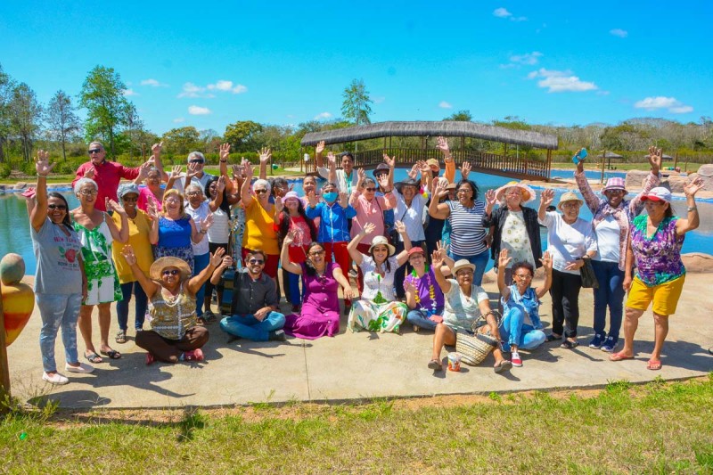 Cras Vila América realiza passeio com idosos em comemoração ao Dia Internacional do Idoso