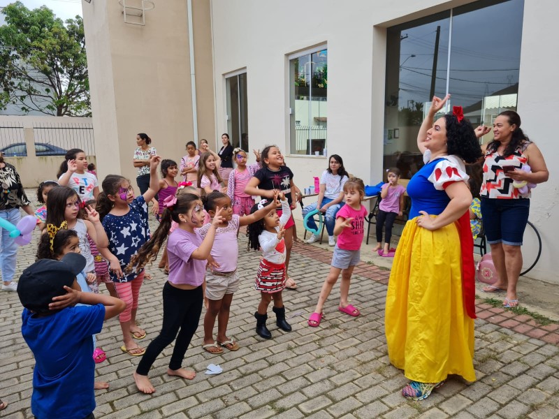 Histórias que Inspiram: Projeto “Brincando na Rua com Cecília” reúne a criançada de João Neiva