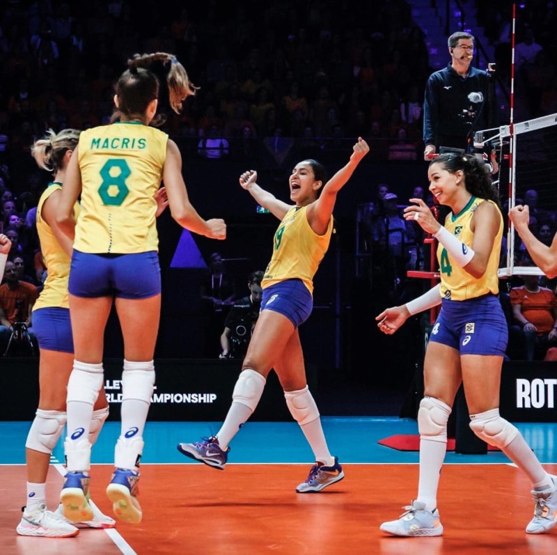 Brasil vence Holanda e encaminha vaga às quartas do Mundial de Vôlei