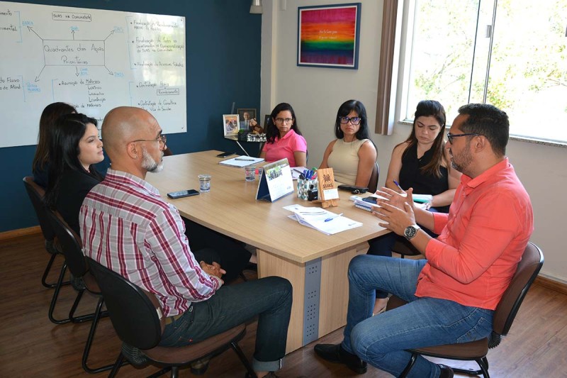 Semdes recebe representantes da OAB de Vitória da Conquista e apresenta ações do município na área de assistência social