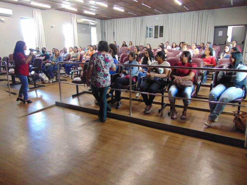 Secretaria de Educação capacita 150 cuidadores aprovados em seleção para cuidar de alunos com necessidades especiais