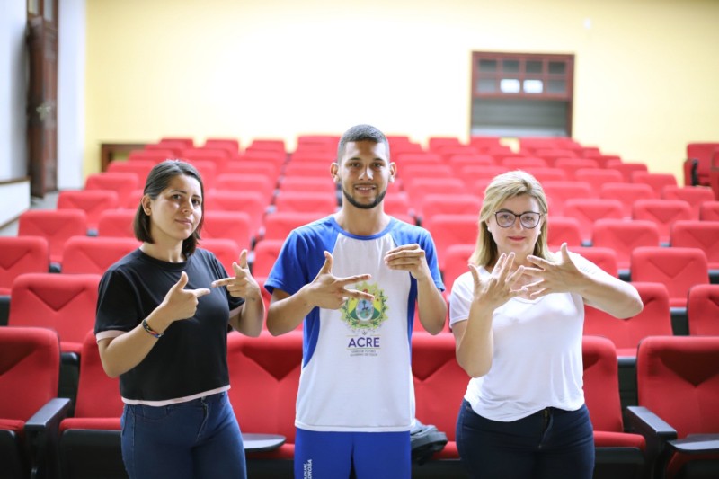 Aulas do Pré-Enem Legal contam com tradução em Libras
