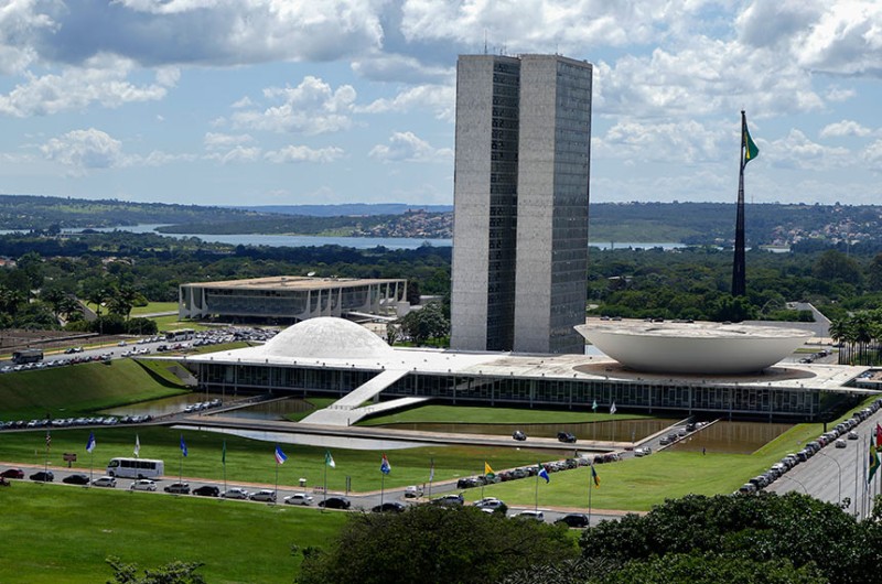 MPs que aguardam votação na Câmara perdem validade antes das eleições