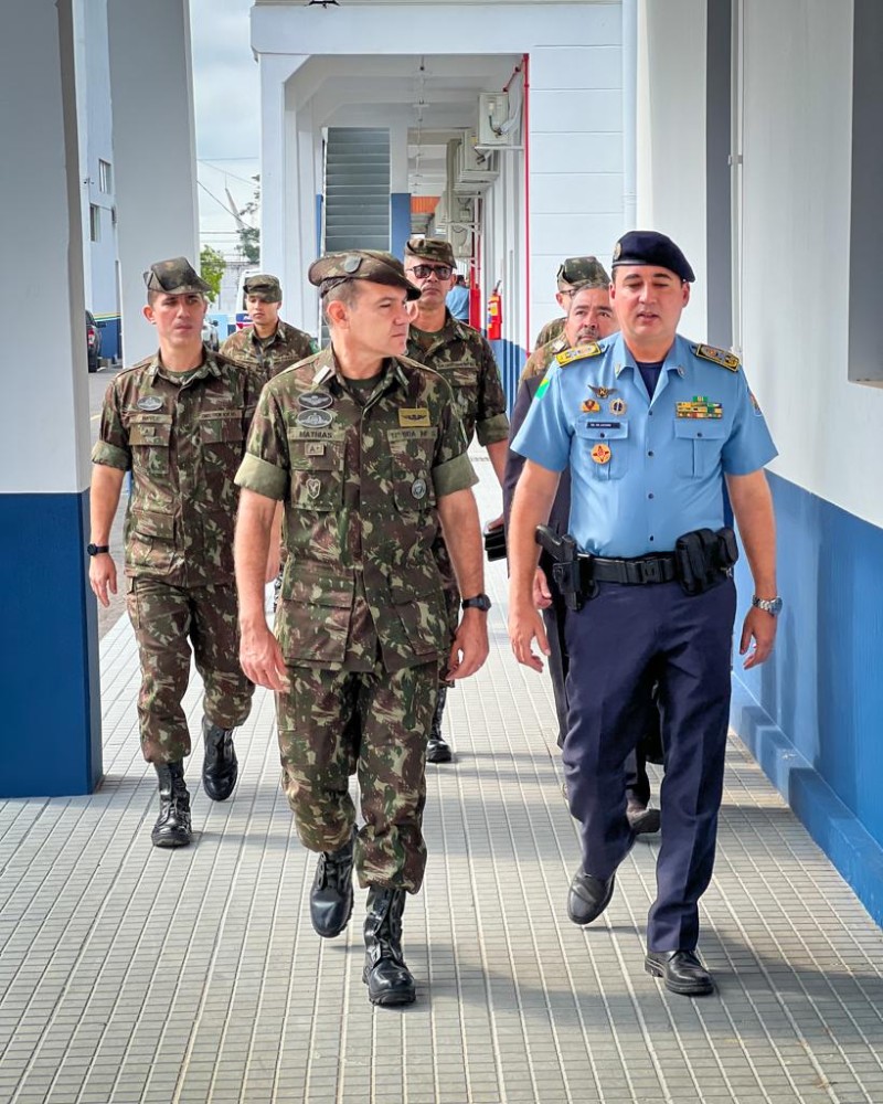 Polícia Militar do Acre recebe comando da 17ª Brigada e Inspetoria-Geral do Exército Brasileiro