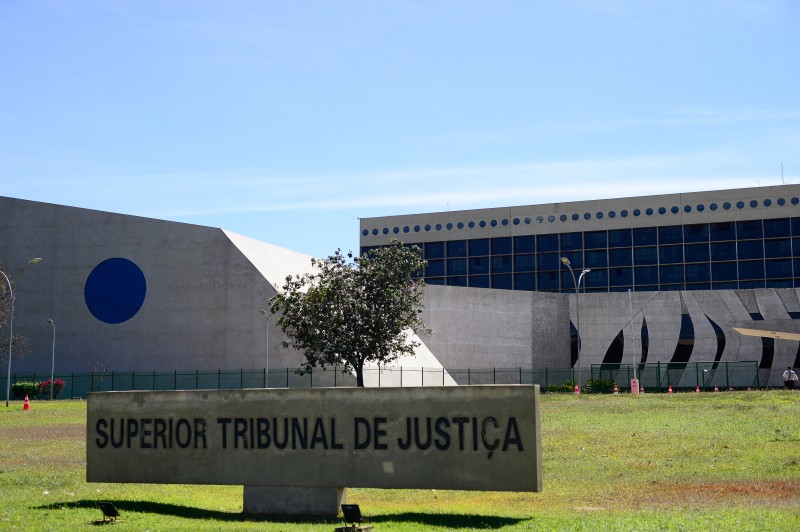 STJ mantém afastamento do governador de Alagoas