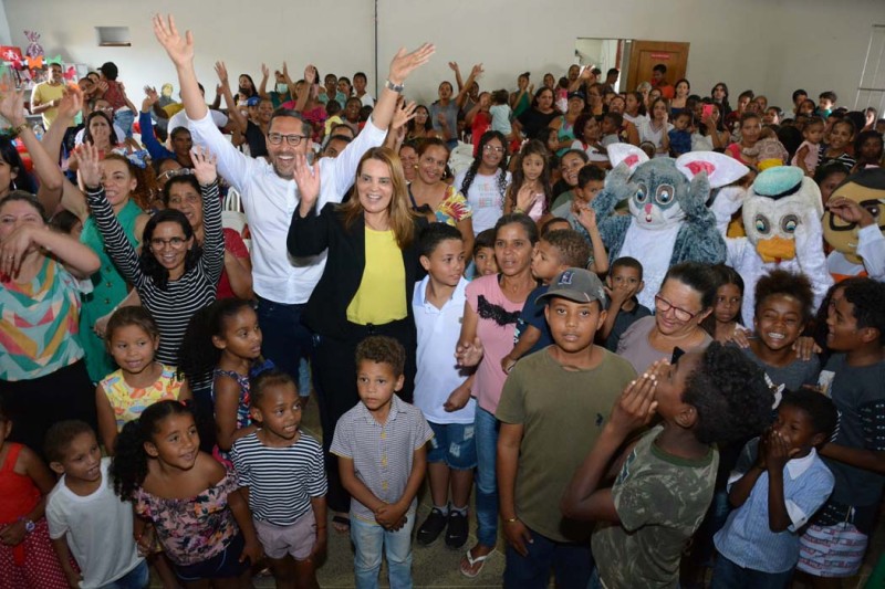 Prefeita comemora aniversário do Cras Jardim Valéria e entrega mochilas a crianças atendidas pelo serviço