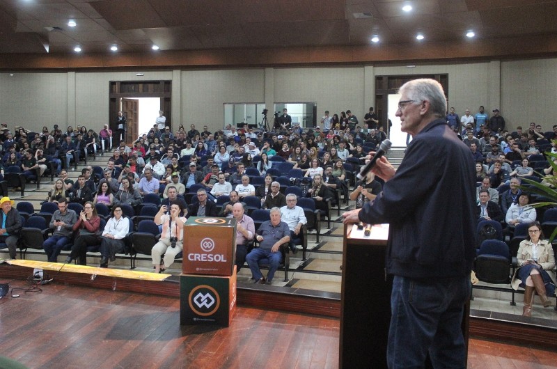 Produção de hortifrútis e criação de abelhas sem ferrão são debatidas em Dois Vizinhos
