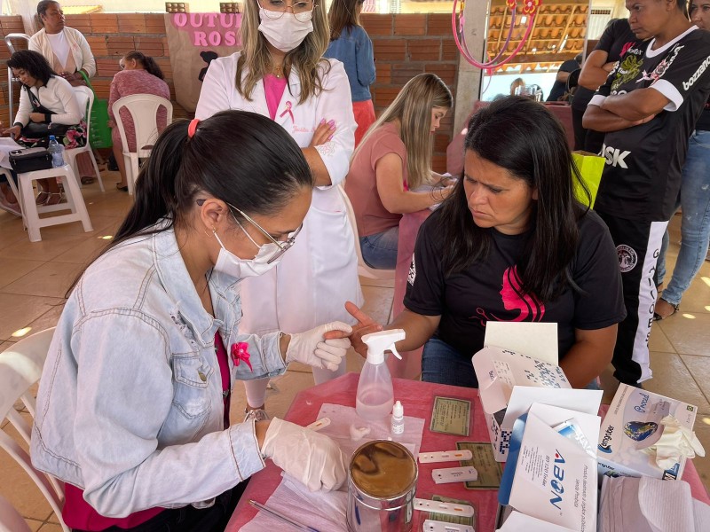 HABSUS e Cras 6 promovem ação do Outubro Rosa em residencial do bairro Nova Cidade