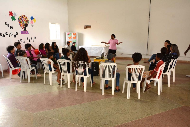 Selo Unicef inicia campanha “Por uma infância sem racismo” com jovens do Nuca no Cras Jardim Valéria