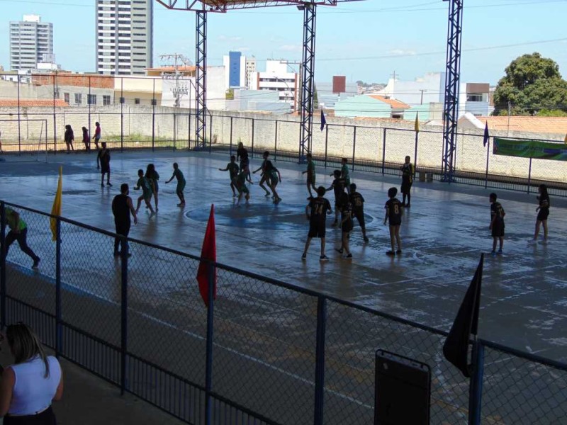 Jogos estudantis movimentam rede municipal de educação e já têm as primeiras escolas finalistas