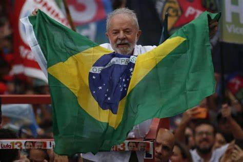 Pesquisa Atlas: Lula tem 53% dos votos válidos e Bolsonaro tem 47%. 