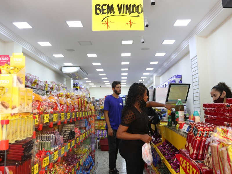 Confiança do Consumidor cai 0,4 ponto em outubro