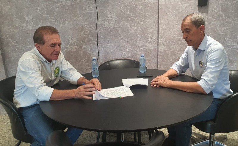 Prefeito assina termo de cessão de área pública para Casa do Idoso