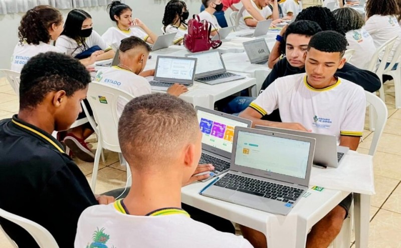  Estudantes da rede estadual fazem simulado para o Enem