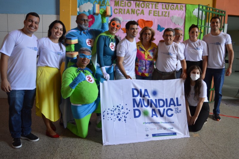 Estudantes da Escola Casa Meio Norte recebem orientações sobre o AVC