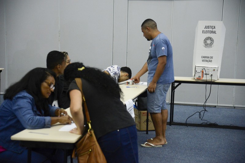 Maior local de votação da capital fluminense tem manhã tranquila