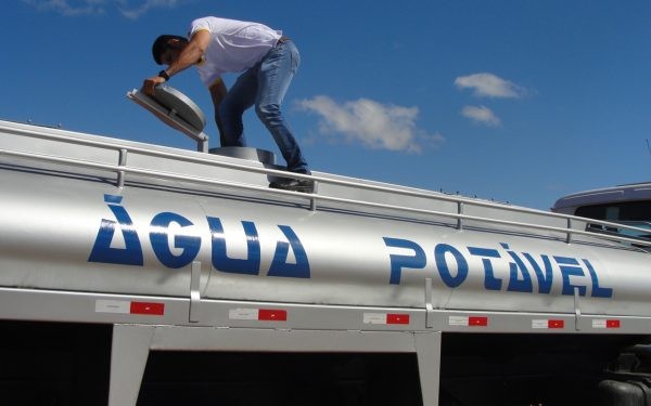 Vigilância Sanitária vai inspecionar caminhões que pretendem atuar na Operação Carro-Pipa
