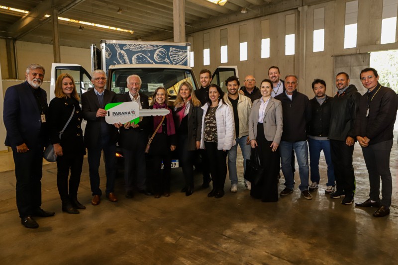 Governo entrega caminhões a municípios para facilitar a distribuição de alimentos