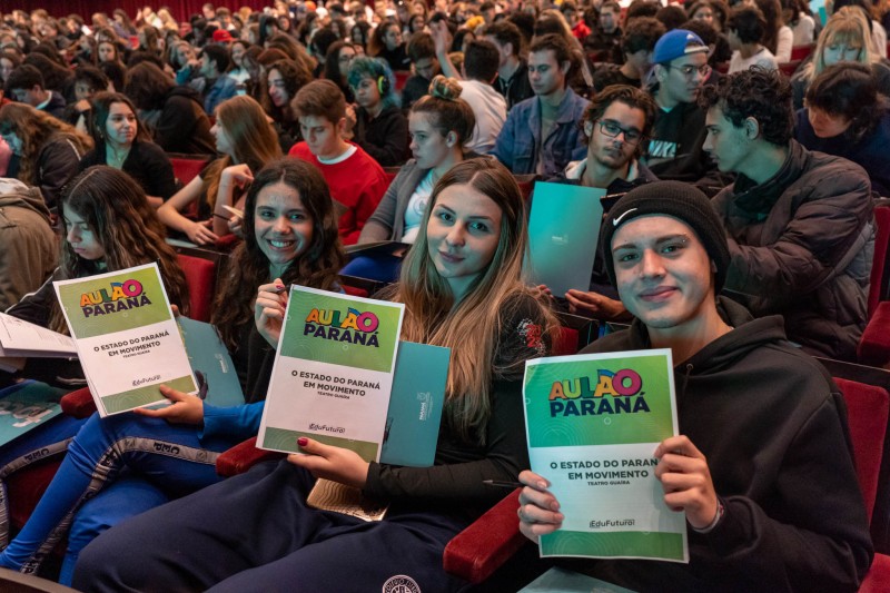 Aulão Paraná reúne dois mil estudantes no Teatro Guaíra para preparação do Enem 2022