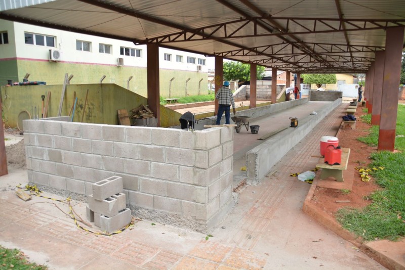 Prefeito de Bataguassu vistoria obra de revitalização da cancha de malha do Núcleo Esportivo do Jardim Acapulco