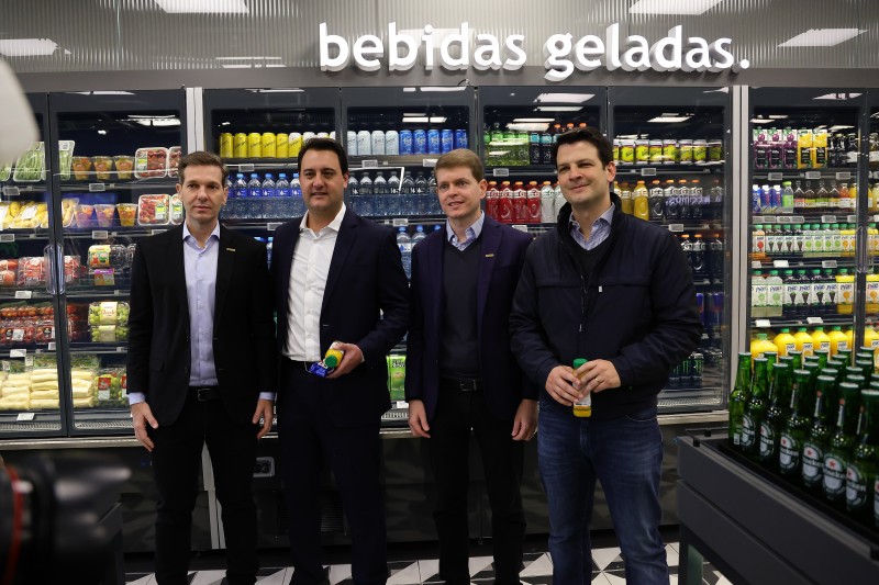 Governador acompanha inauguração do primeiro mercado 100% autônomo do Paraná