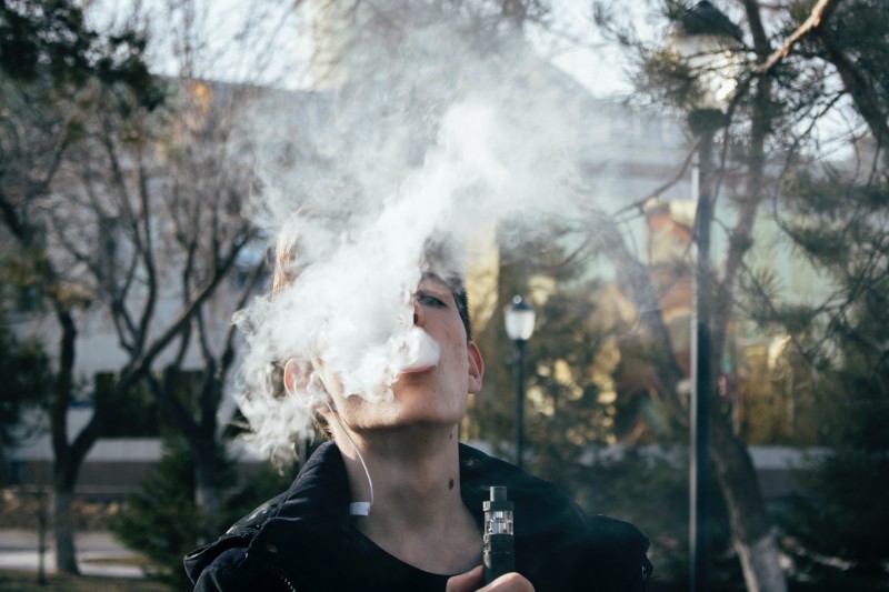 Cigarro eletrônico e sedentarismo bloqueiam avanços em saúde