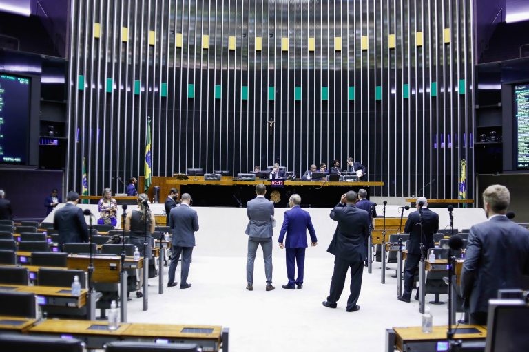 Câmara aprova projeto que reconhece o cristianismo como manifestação cultural; acompanhe