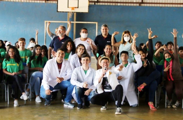 Grupos de estudos de Ciências fomentam pesquisa científica na EE Fernando Corrêa