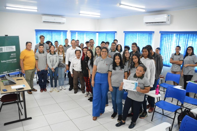 Jovens do Instituto Mirim recebem certificados de oficinas da Subjuventude