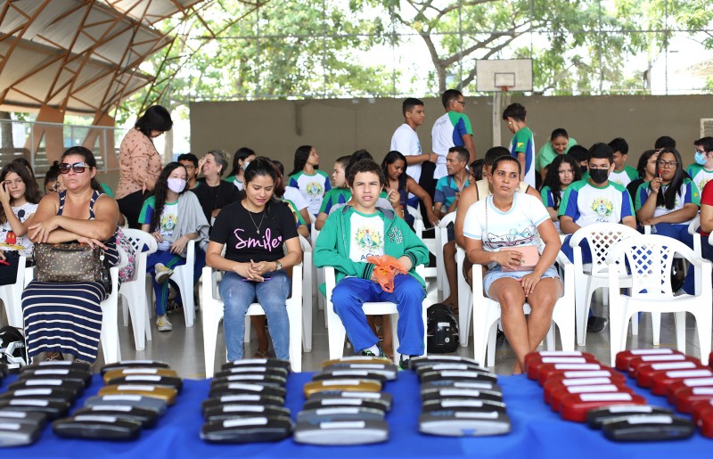 Educação do Estado realiza entrega de óculos na Escola Diogo Feijó em Rio Branco