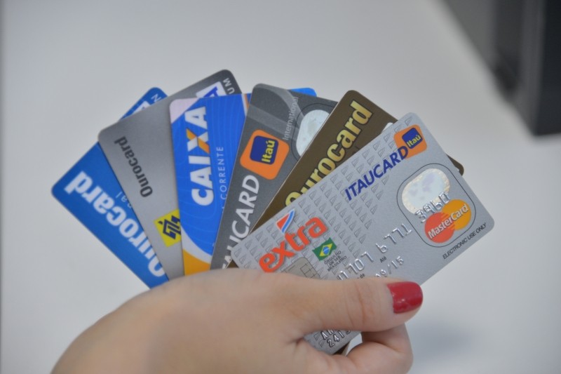Pagamentos com cartões movimentam R$ 827 bilhões no 3º trimestre